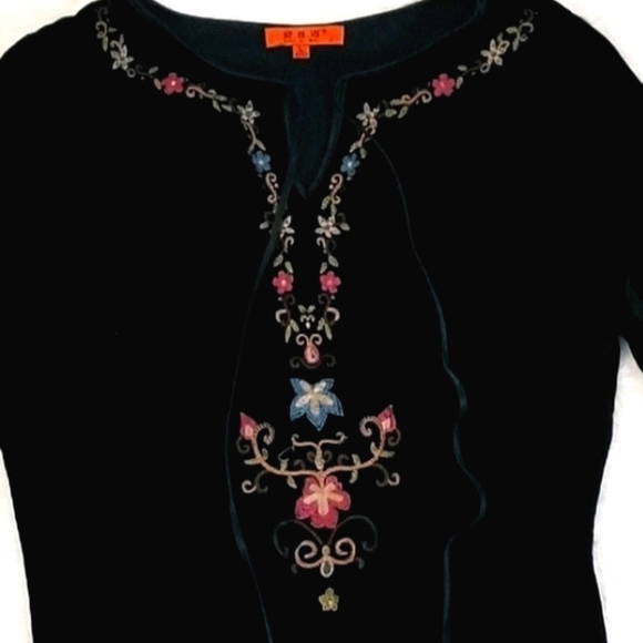Embroidered Velvet Longsleeve Top - Picture 9 of 11